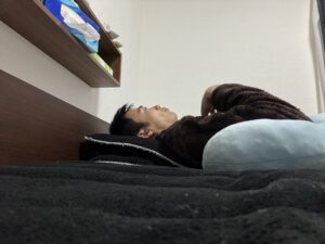 五十肩の夜間痛を減らす為のクッションの入れ方