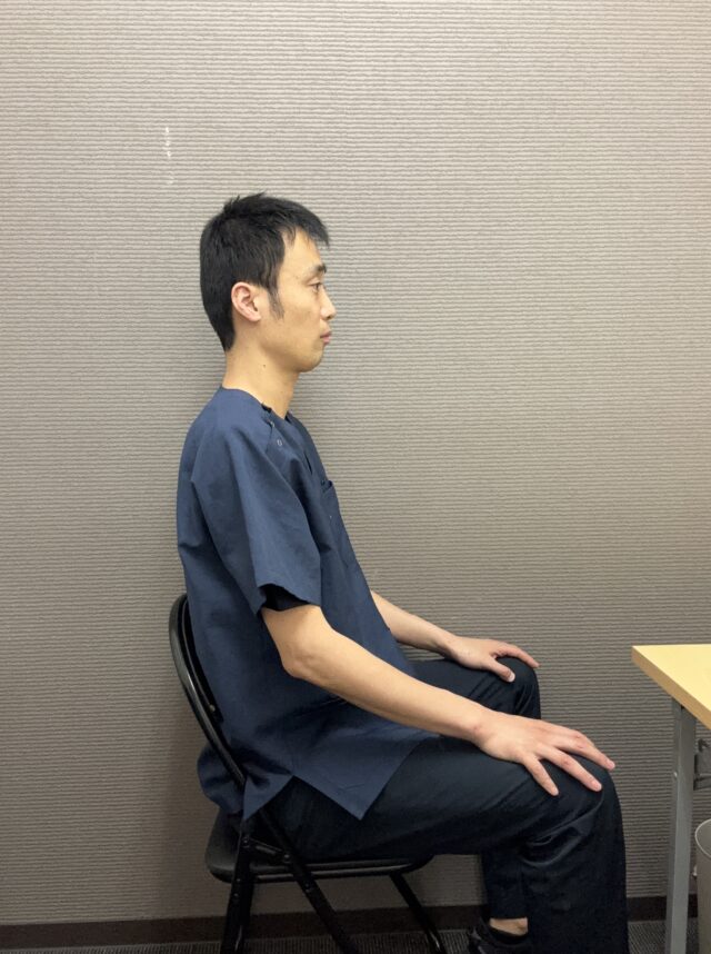 すべり症の座り方背もたれを使わず真っ直ぐに座る方法